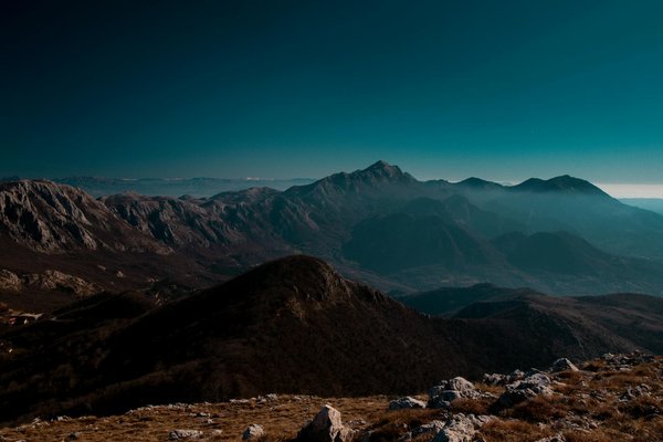 Quels sont les meilleurs conseils pour camper en région de toundra en été?