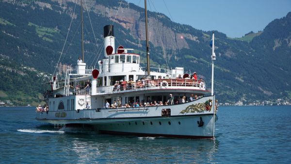 Comment choisir une croisière offrant des excursions pour découvrir les montagnes de Patagonie?