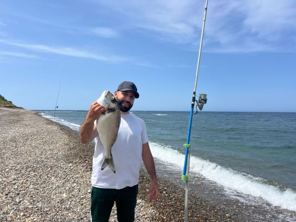 Où apprendre les techniques de pêche à la ligne en Écosse : rivières et guides recommandés ?